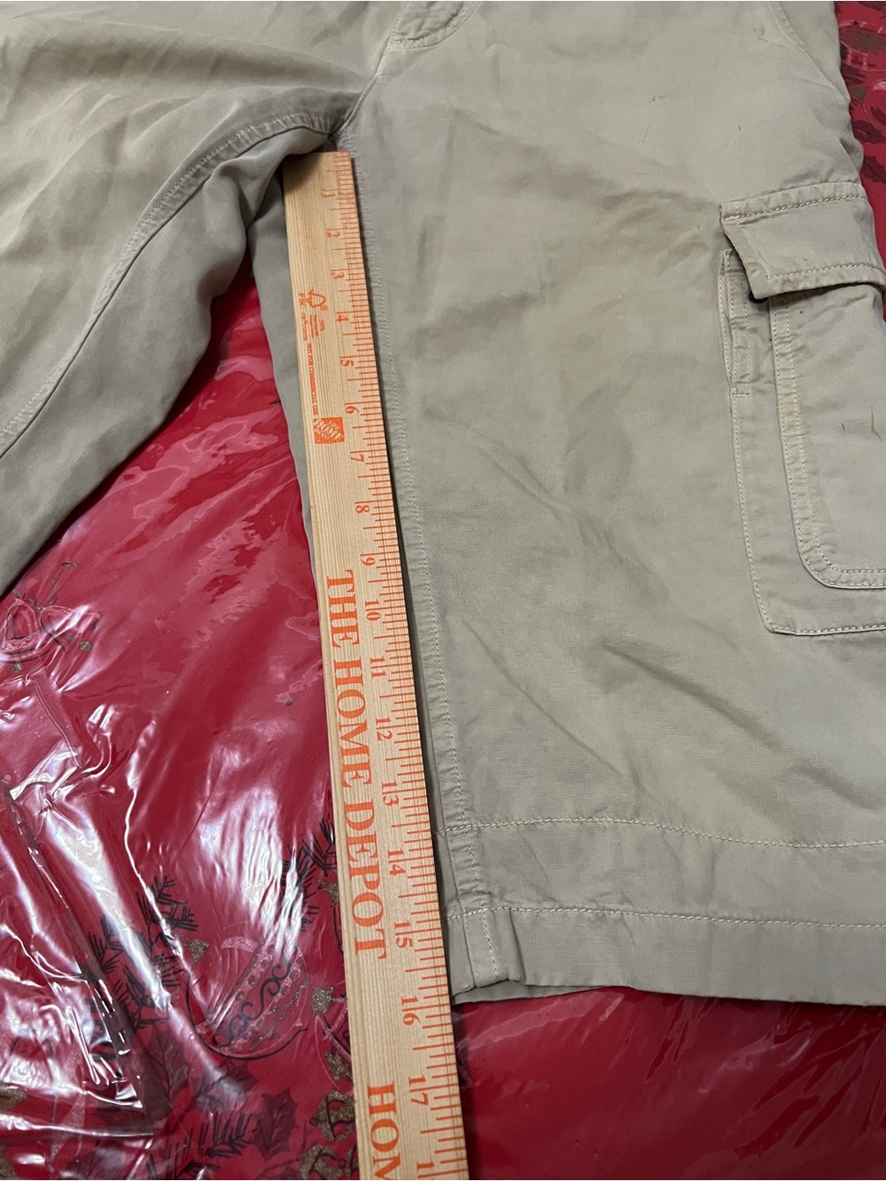 Prada Men’s  Vintage Beige Cargo Shorts Sz 34 EUC - Picture 8 of 10
